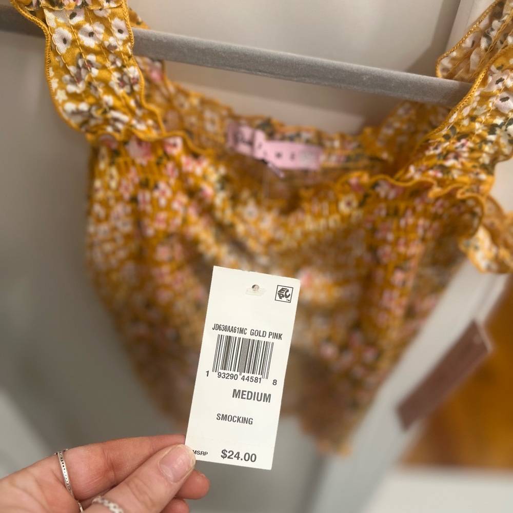 Rouched floral tank top size medium! 💛 - Picture 5 of 5